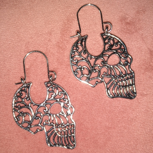 Silver Skull Filigree Outline Earrings Goth Line Art Lace Dangle Skulls Biker - Picture 8 of 10